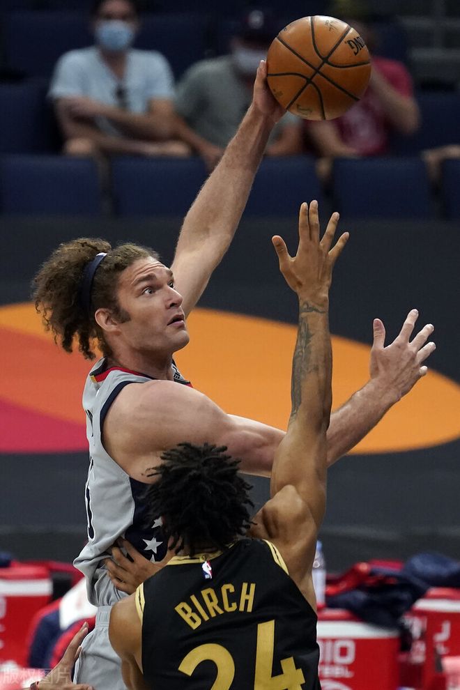 太阳险胜广州队,西亚卡姆点燃赛场 太阳险胜广州队,西亚卡姆点燃赛场