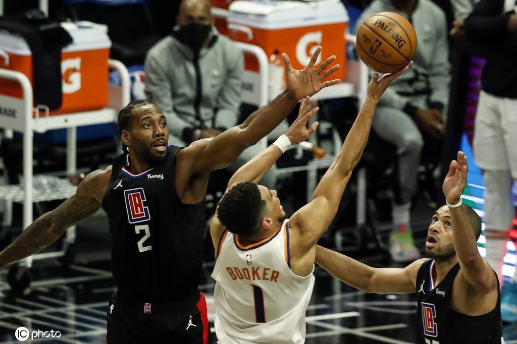 太阳险胜快船，王哲林状态火热