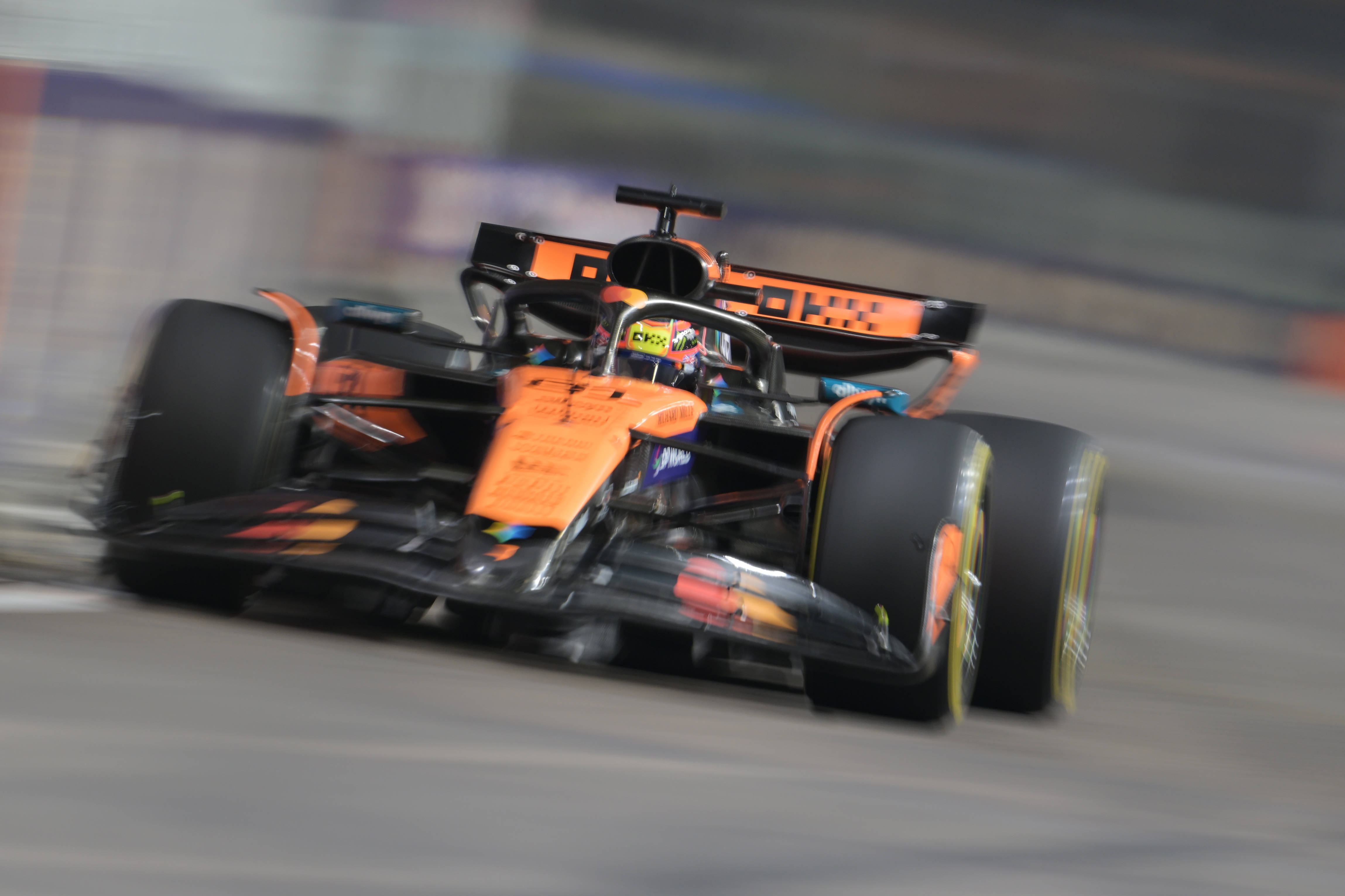 红牛二队翻盘迈凯伦，拉塞尔惊艳四座