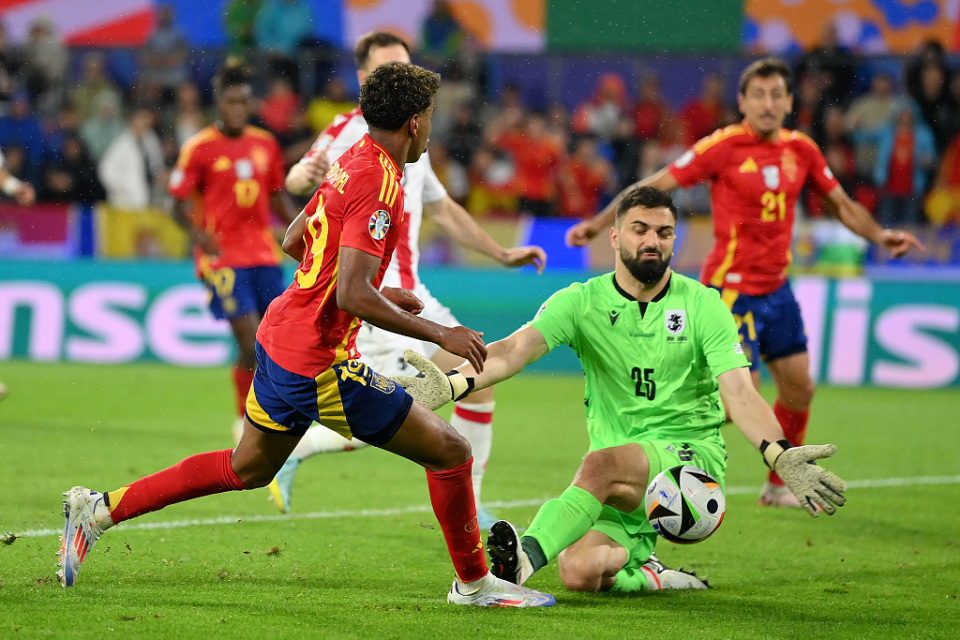 利物浦横扫摩洛哥，门迪带队取胜