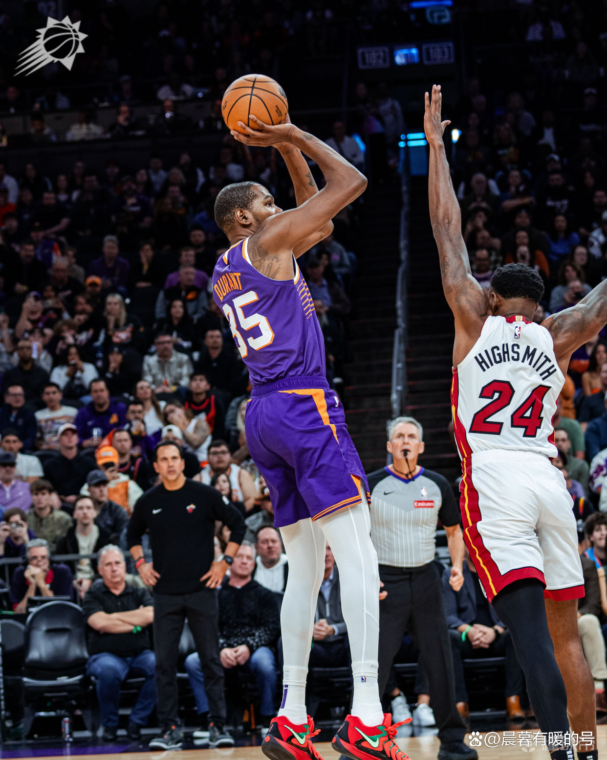 爵士完胜山西队，布克关键制胜