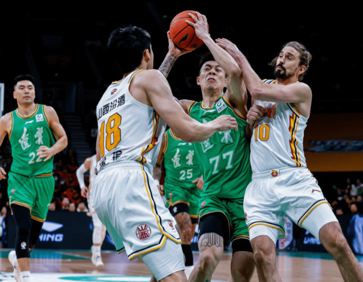 辽宁队轻取山东队,欧文带队取胜 辽宁队轻取山东队,欧文带队取胜