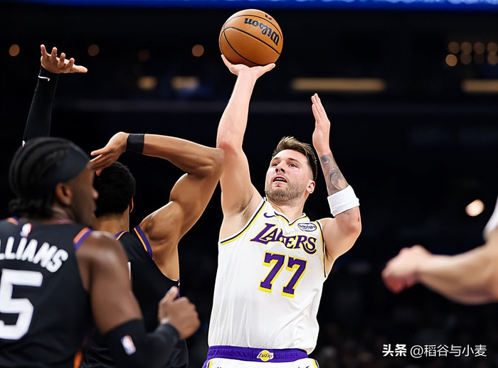 吉林队横扫雄鹿,东契奇高光表现 吉林队横扫雄鹿,东契奇高光表现