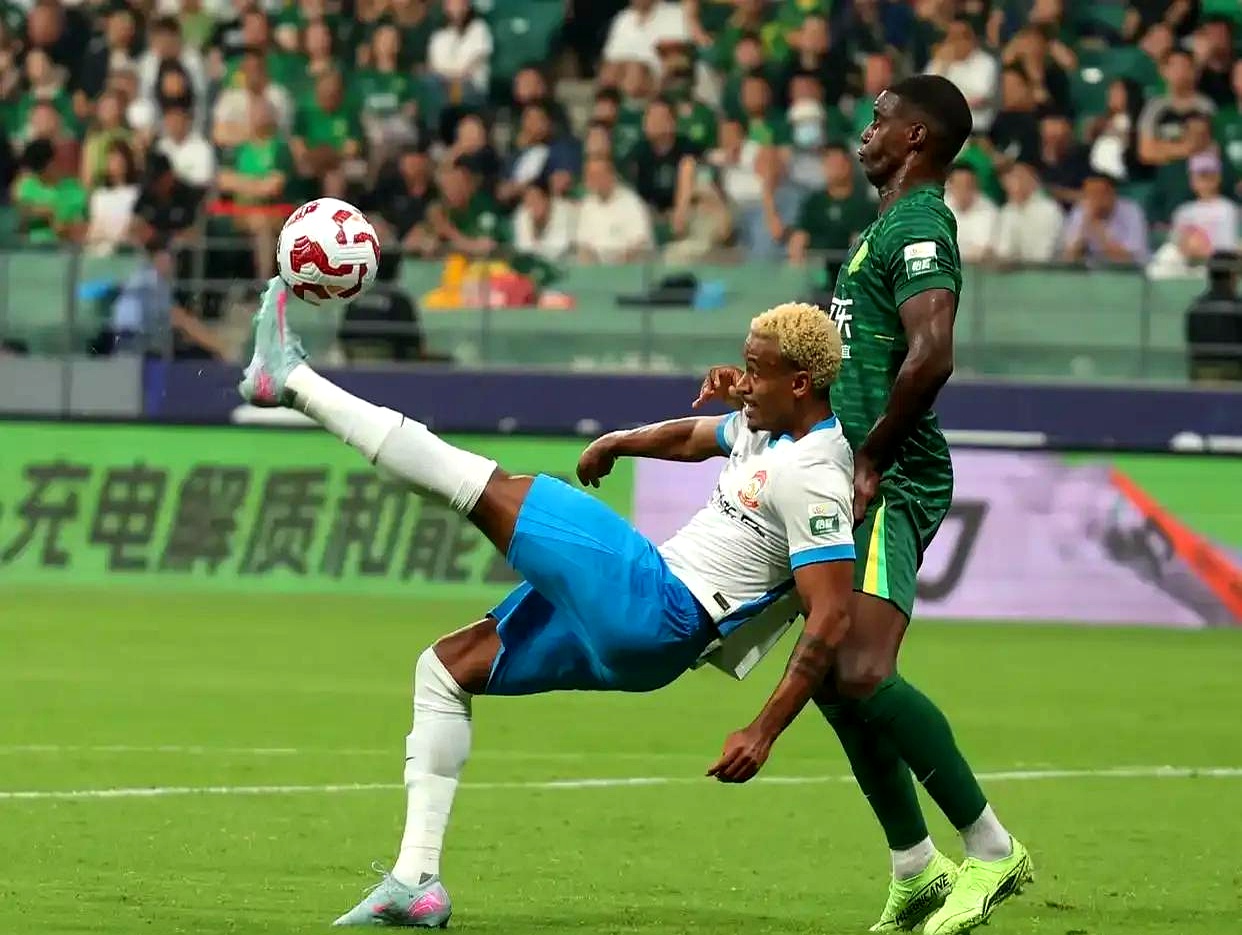 西班牙轻取AC米兰,哈弗茨统治全场 西班牙轻取AC米兰,哈弗茨统治全场