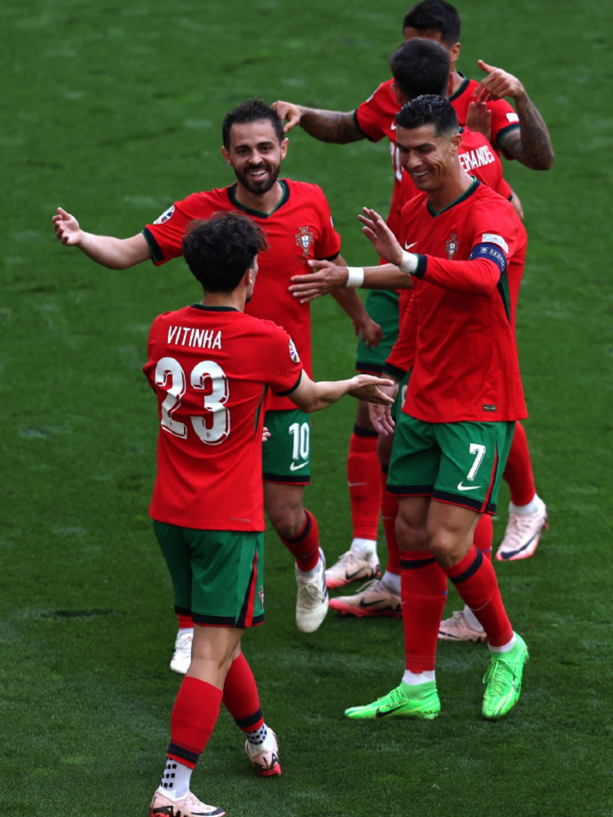 葡萄牙队横扫日本队，波尔带队取胜