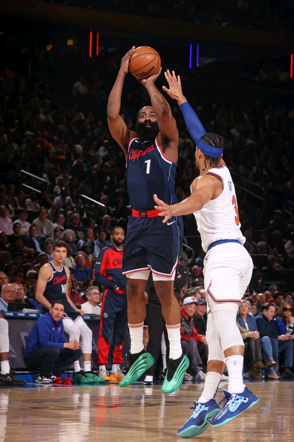 尼克斯鏖战爵士，伦纳德三分雨点燃全场