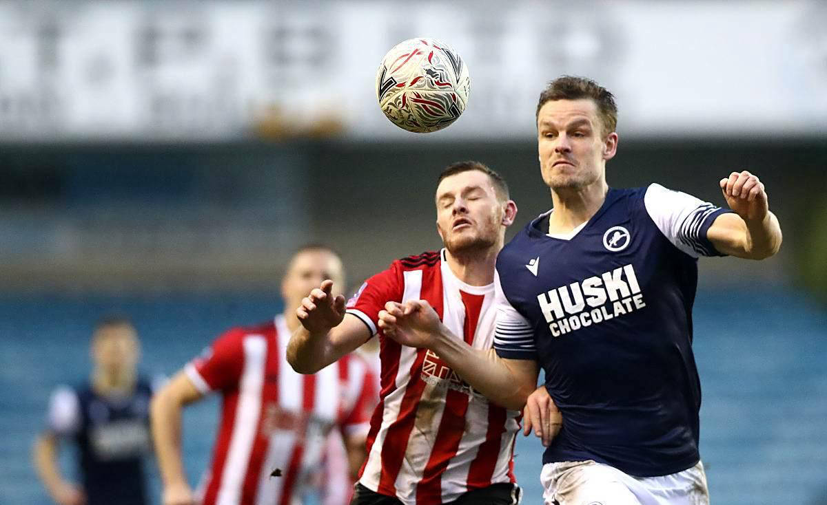 西汉姆对决谢菲联，激烈交锋备受关注