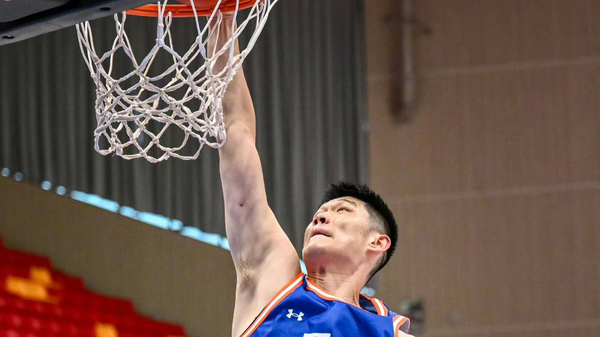 篮球锦标赛决赛战略展开，球队备战全力争胜