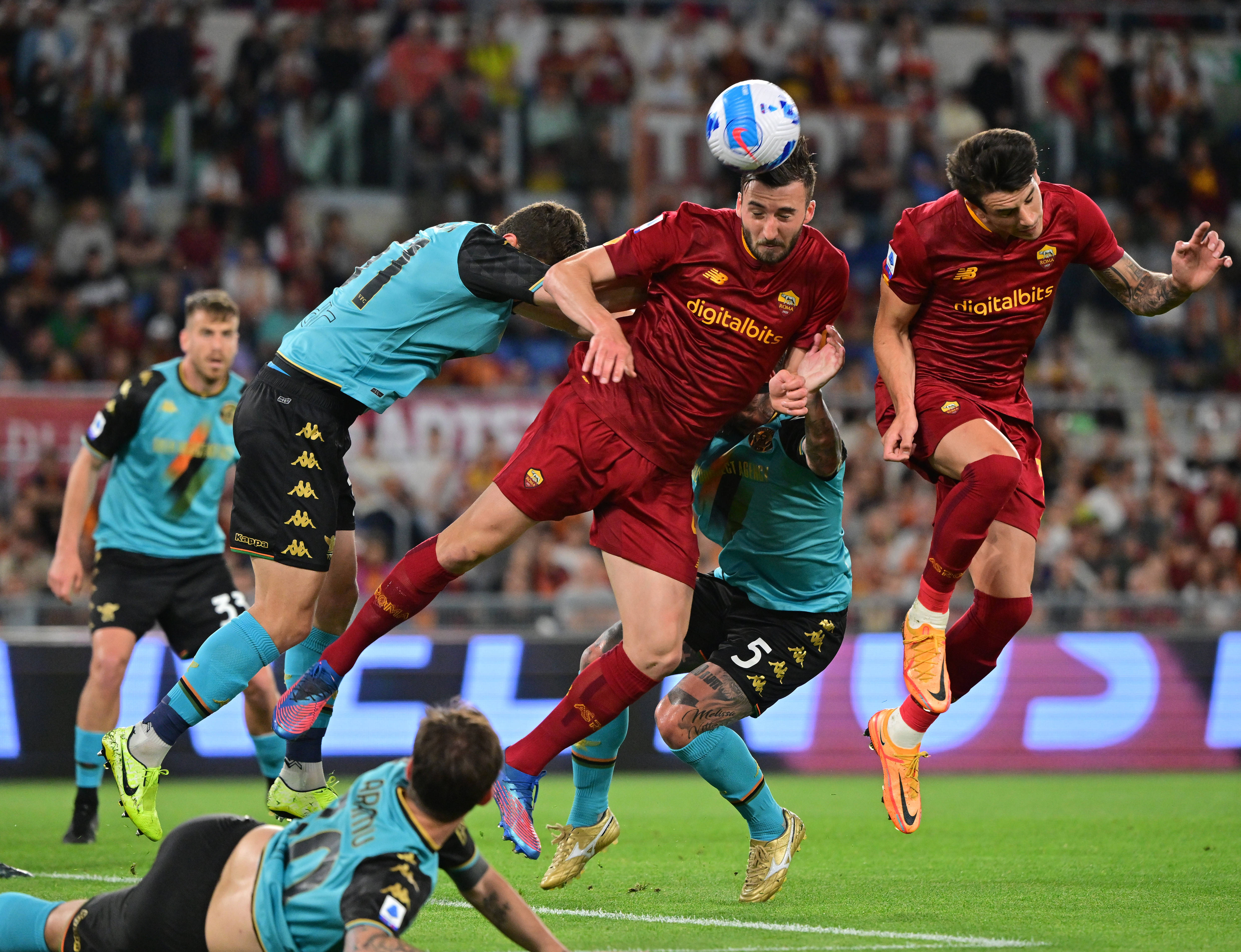 射门技术精湛，造就了绝佳进球