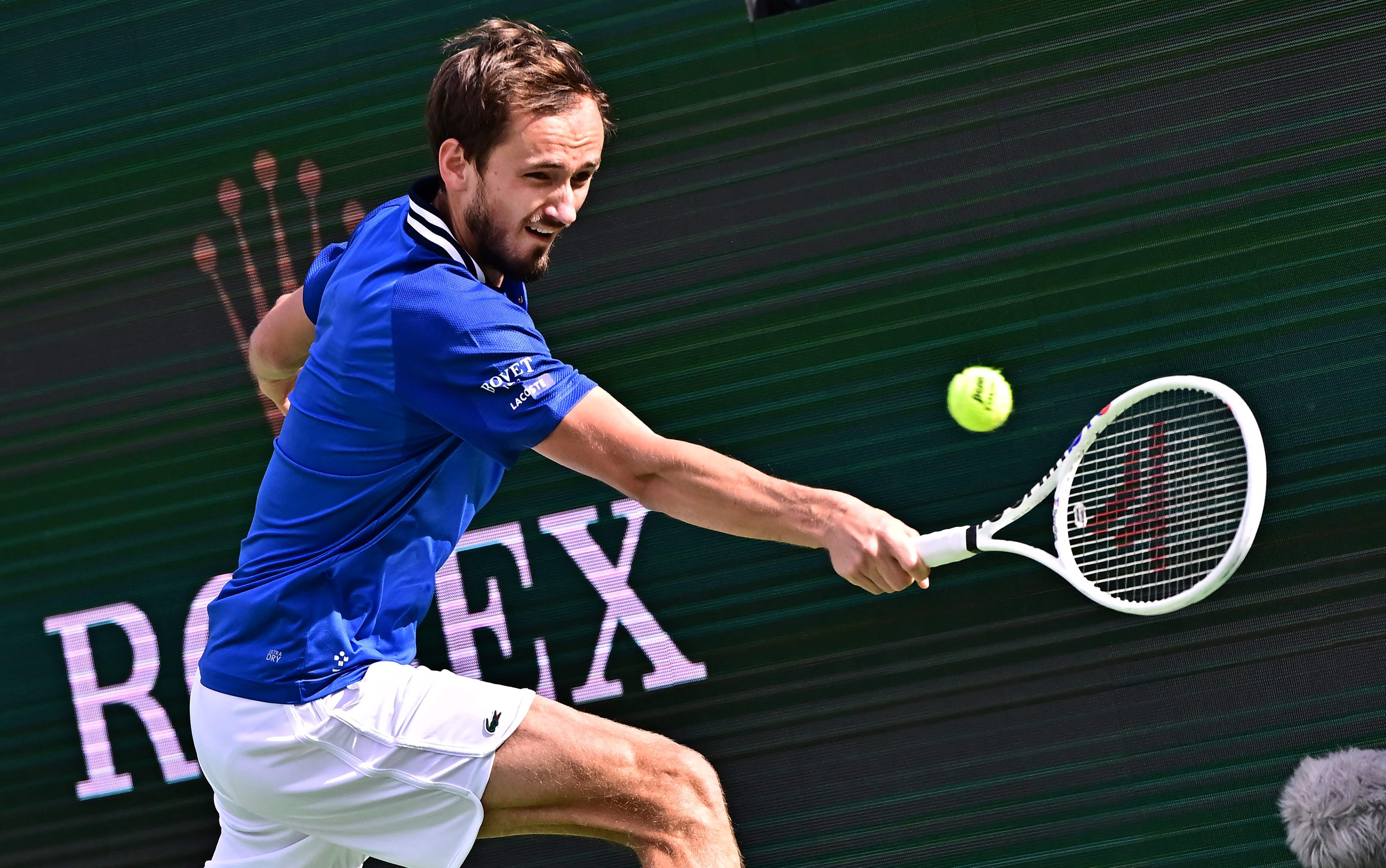 意大利网球队险胜世界网球队，梅德韦杰夫送出助攻