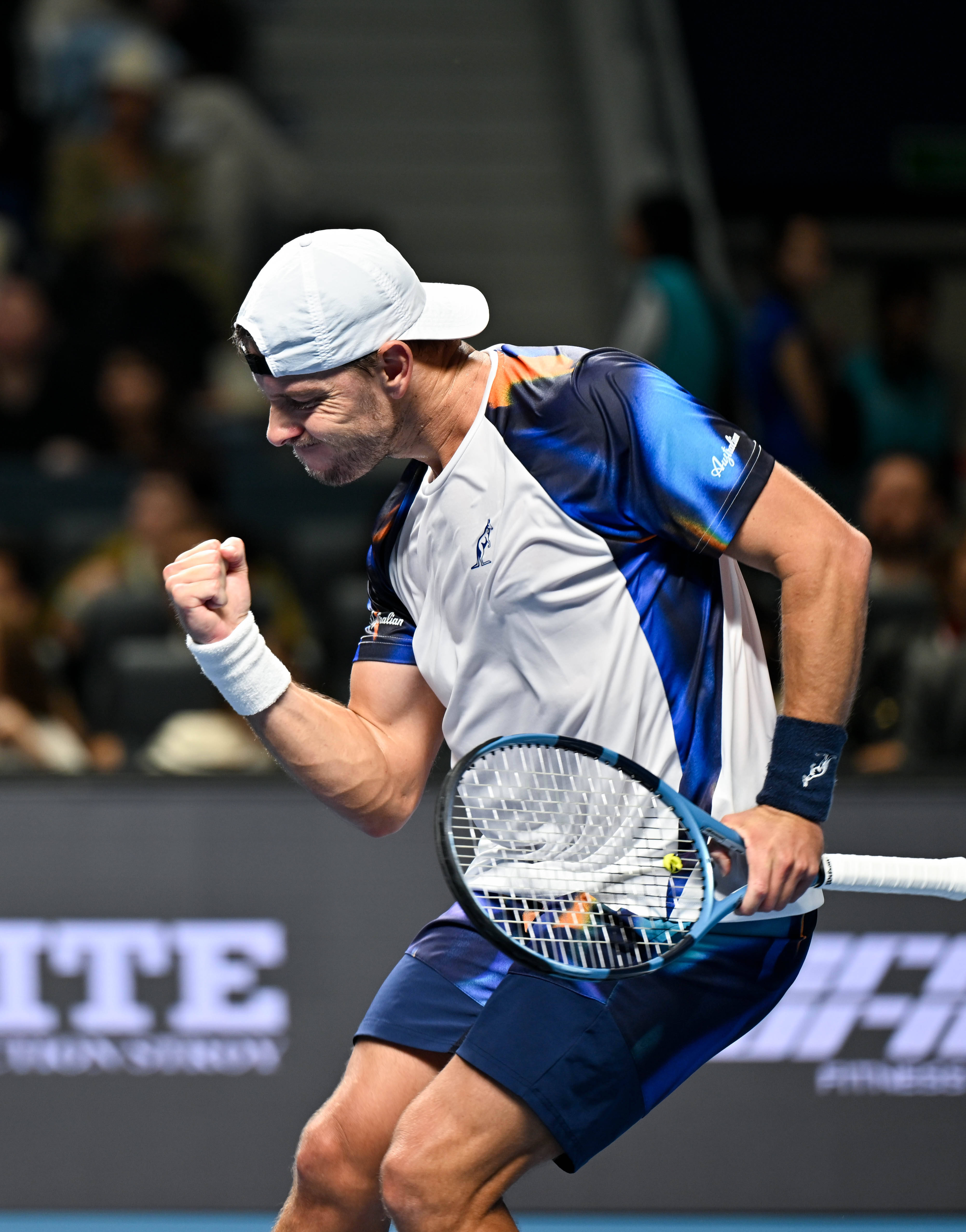 意大利网球队险胜世界网球队，梅德韦杰夫送出助攻