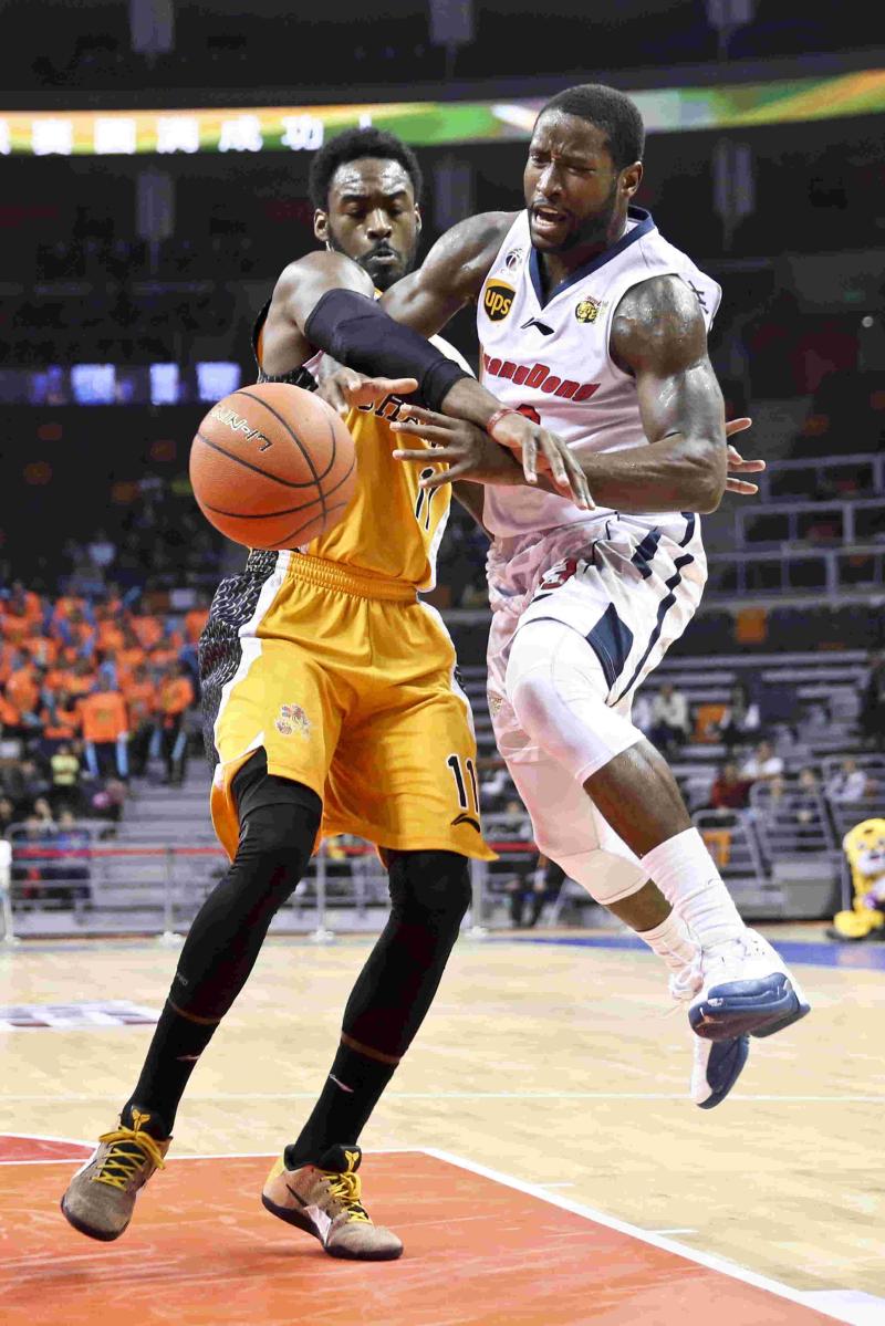 莱斯特城主场猛攻，大胜取得三分