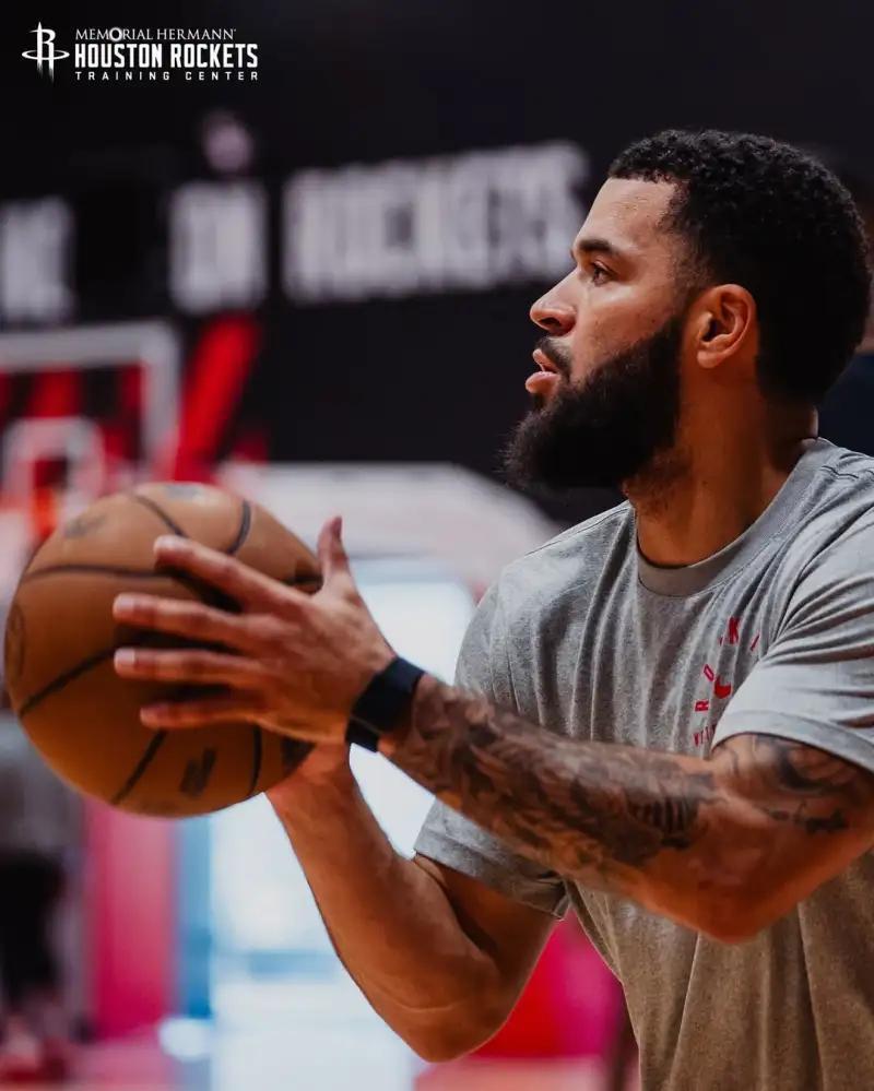 猛龙逆转辽宁队，范弗利特状态火热