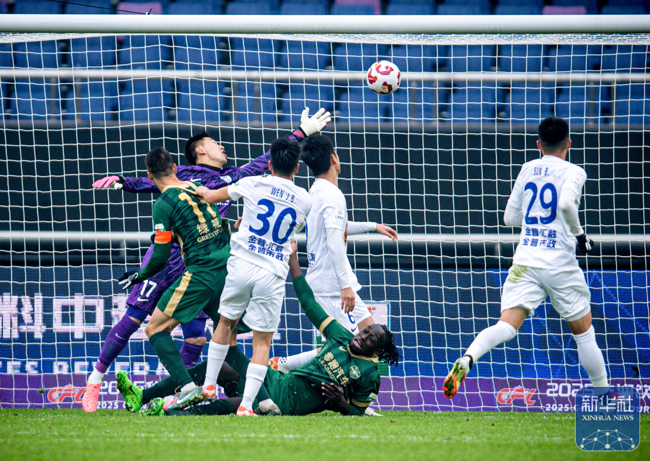 开云体育视频直播-足球盛宴激情开启，顶尖球队鏖战一触即发，全场关注！