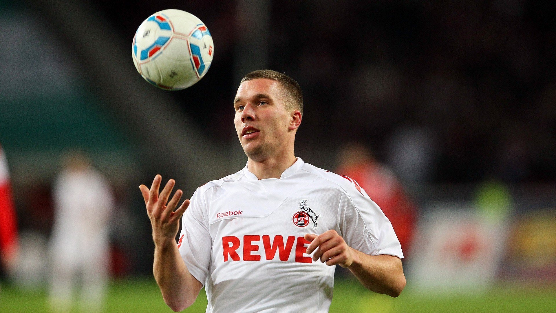 加维主宰比赛走向,曼城客场带走波兰—一场战术与意志的胜利